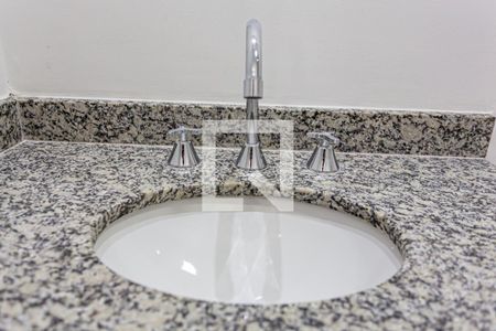 detalhe do Banheiro de apartamento para alugar com 2 quartos, 47m² em Centro, Santo André