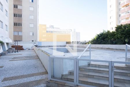Apartamento à venda com 140m², 3 quartos e 2 vagas Apartamento à venda com 140m², 3 quartos e 2 vagasÁrea comum - Piscina