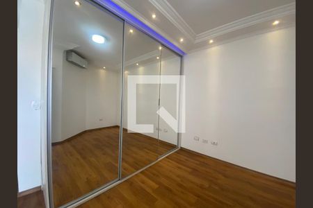 Casa à venda com 180m², 3 quartos e 4 vagasSuíte