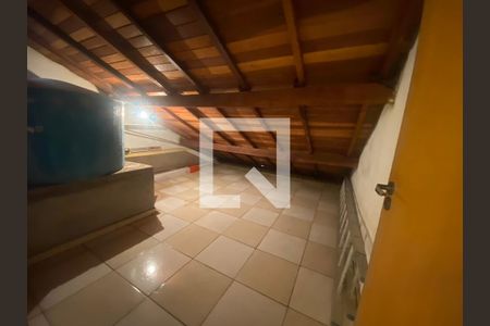 Casa à venda com 180m², 3 quartos e 4 vagasSótão