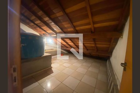 Casa à venda com 180m², 3 quartos e 4 vagasSótão