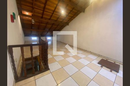 Casa à venda com 180m², 3 quartos e 4 vagasSótão