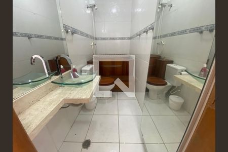 Casa à venda com 180m², 3 quartos e 4 vagasBanheiro da Suíte