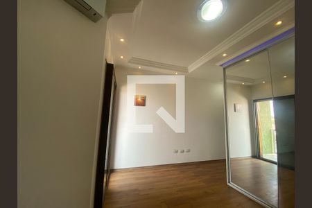 Casa à venda com 180m², 3 quartos e 4 vagasSuíte