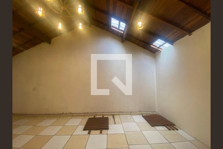 Casa à venda com 180m², 3 quartos e 4 vagasSótão