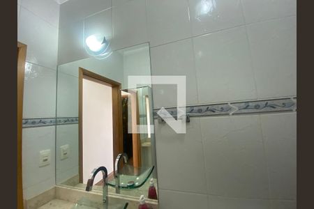 Casa à venda com 180m², 3 quartos e 4 vagasBanheiro da Suíte