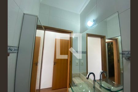 Casa à venda com 180m², 3 quartos e 4 vagasBanheiro da Suíte