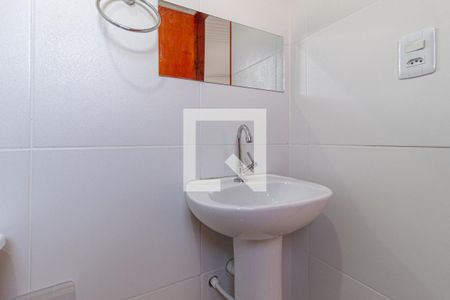 Banheiro de casa para alugar com 1 quarto, 65m² em Vila Dirce, Carapicuíba