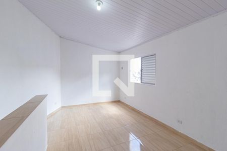 Quarto de casa para alugar com 1 quarto, 65m² em Vila Dirce, Carapicuíba