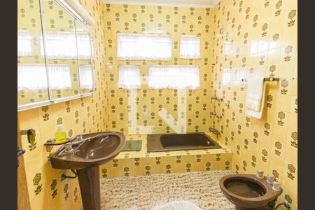 Casa à venda com 250m², 4 quartos e 3 vagas Casa à venda com 250m², 4 quartos e 3 vagasBanheiro 1