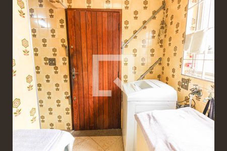 Casa à venda com 250m², 4 quartos e 3 vagas Casa à venda com 250m², 4 quartos e 3 vagasÁrea de Serviço