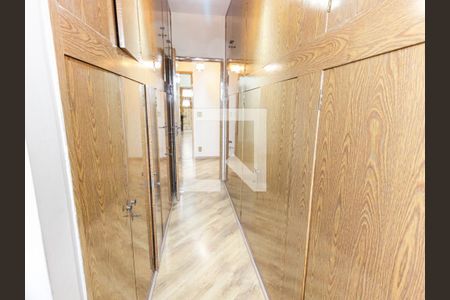 Casa à venda com 250m², 4 quartos e 3 vagas Casa à venda com 250m², 4 quartos e 3 vagasCloset da suíte