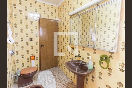 Casa à venda com 250m², 4 quartos e 3 vagas Casa à venda com 250m², 4 quartos e 3 vagasBanheiro da Suíte