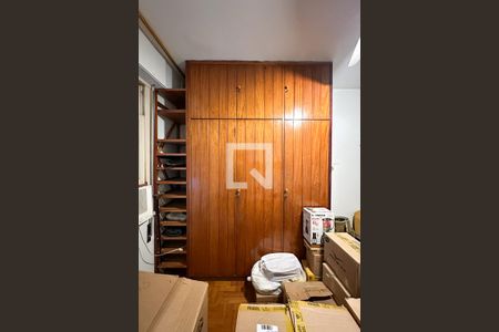 Apartamento à venda com 257m², 4 quartos e 2 vagas Apartamento à venda com 257m², 4 quartos e 2 vagasQuarto 01