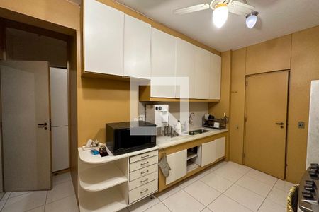 Apartamento à venda com 257m², 4 quartos e 2 vagas Apartamento à venda com 257m², 4 quartos e 2 vagasCozinha