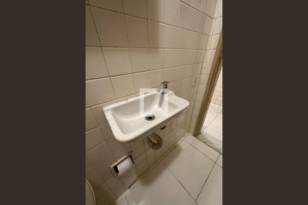 Apartamento à venda com 257m², 4 quartos e 2 vagas Apartamento à venda com 257m², 4 quartos e 2 vagasBanheiro de Serviço