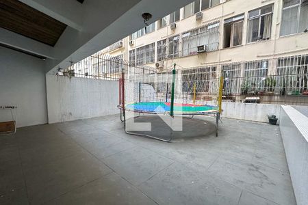Apartamento à venda com 257m², 4 quartos e 2 vagas Apartamento à venda com 257m², 4 quartos e 2 vagasPlayground