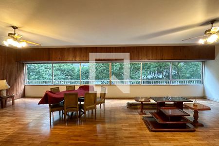 Apartamento à venda com 257m², 4 quartos e 2 vagas Apartamento à venda com 257m², 4 quartos e 2 vagasSala