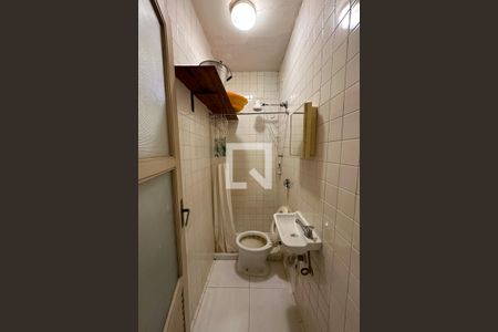 Apartamento à venda com 257m², 4 quartos e 2 vagas Apartamento à venda com 257m², 4 quartos e 2 vagasBanheiro de Serviço
