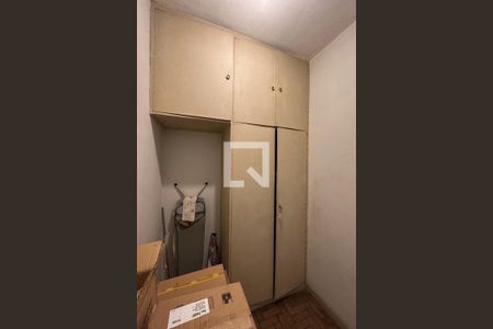 Apartamento à venda com 257m², 4 quartos e 2 vagas Apartamento à venda com 257m², 4 quartos e 2 vagasQuarto de Serviço 02