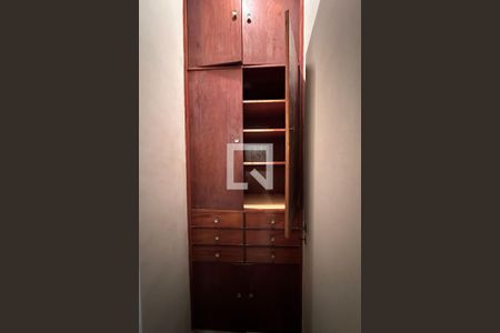 Apartamento à venda com 257m², 4 quartos e 2 vagas Apartamento à venda com 257m², 4 quartos e 2 vagasAdega