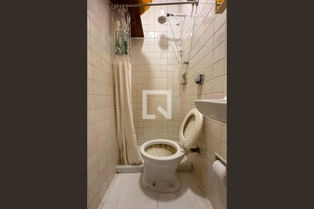 Apartamento à venda com 257m², 4 quartos e 2 vagas Apartamento à venda com 257m², 4 quartos e 2 vagasBanheiro de Serviço