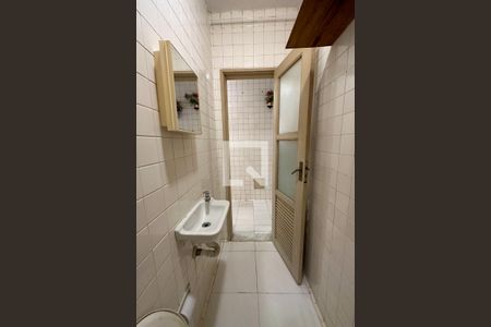 Apartamento à venda com 257m², 4 quartos e 2 vagas Apartamento à venda com 257m², 4 quartos e 2 vagasBanheiro de Serviço