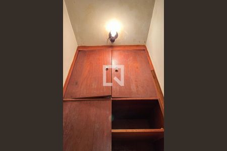 Apartamento à venda com 257m², 4 quartos e 2 vagas Apartamento à venda com 257m², 4 quartos e 2 vagasAdega