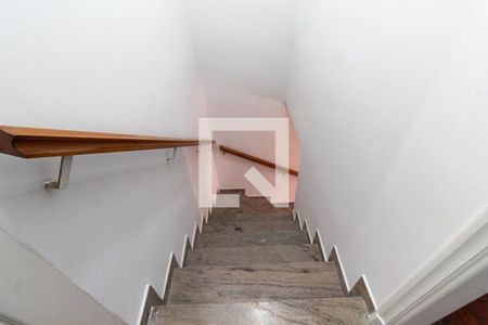 Casa à venda com 150m², 3 quartos e 2 vagasEscada