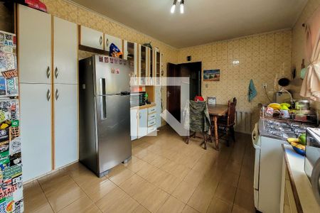 Casa à venda com 156m², 3 quartos e 2 vagas Casa à venda com 156m², 3 quartos e 2 vagasCozinha