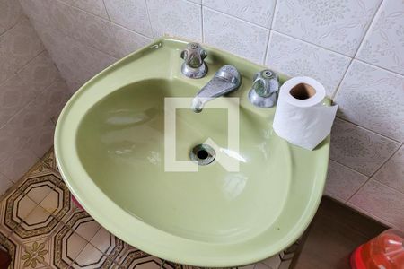 Casa à venda com 156m², 3 quartos e 2 vagas Casa à venda com 156m², 3 quartos e 2 vagasBanheiro Social