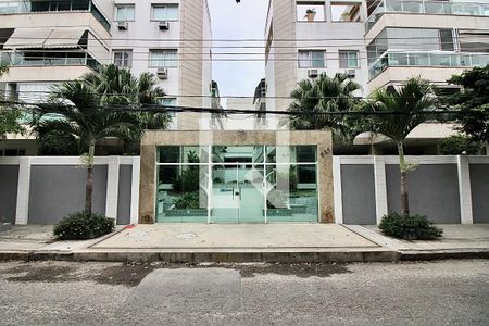 Apartamento à venda com 224m², 5 quartos e 2 vagasFachada e portaria