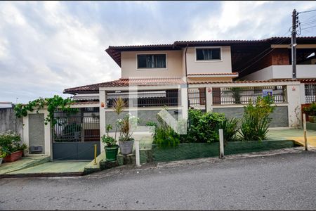 Casa à venda com 150m², 2 quartos e 3 vagas Casa à venda com 150m², 2 quartos e 3 vagasFachada