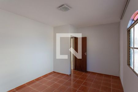 Casa à venda com 359m², 5 quartos e 3 vagas Casa à venda com 359m², 5 quartos e 3 vagasQuarto 4
