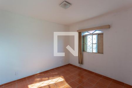 Casa à venda com 359m², 5 quartos e 3 vagas Casa à venda com 359m², 5 quartos e 3 vagasQuarto 5
