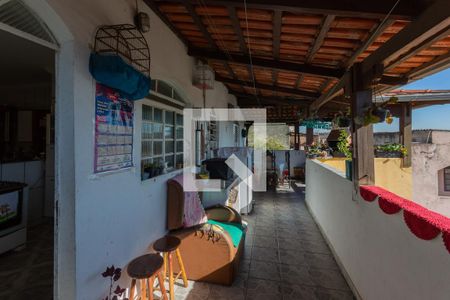 Casa à venda com 359m², 5 quartos e 3 vagas Casa à venda com 359m², 5 quartos e 3 vagasVaranda