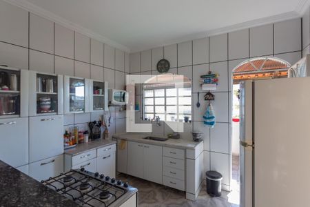 Casa à venda com 359m², 5 quartos e 3 vagas Casa à venda com 359m², 5 quartos e 3 vagasCozinha