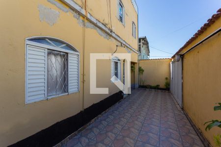 Casa à venda com 359m², 5 quartos e 3 vagas Casa à venda com 359m², 5 quartos e 3 vagasGaragem