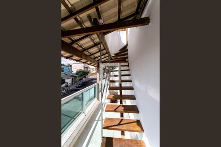 Apartamento à venda com 110m², 2 quartos e 1 vaga Apartamento à venda com 110m², 2 quartos e 1 vagaEscada