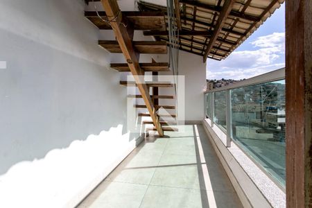 Apartamento à venda com 110m², 2 quartos e 1 vaga Apartamento à venda com 110m², 2 quartos e 1 vagaEscada