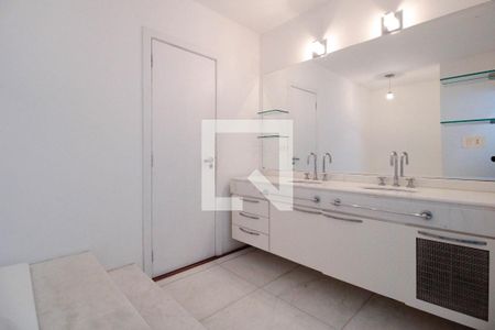 Banheiro da Suíte 1 de casa para alugar com 3 quartos, 243m² em Vila Madalena, São Paulo