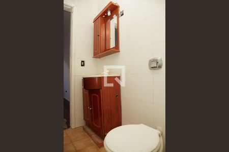 Banheiro de apartamento à venda com 1 quarto, 91m² em Santana, Porto Alegre