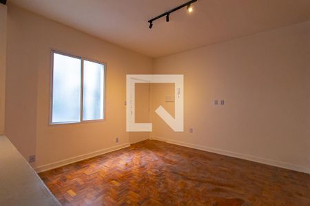 Sala de apartamento para alugar com 2 quartos, 82m² em Cerqueira César, São Paulo