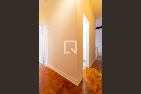 Corredor de apartamento para alugar com 2 quartos, 82m² em Cerqueira César, São Paulo