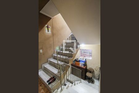 Casa à venda com 186m², 3 quartos e 2 vagasEscada