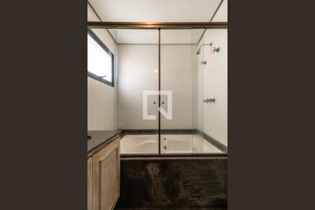 Apartamento à venda com 220m², 3 quartos e 4 vagasBanheiro da Suíte 1