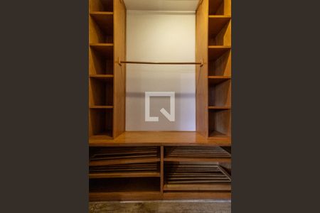 Apartamento à venda com 220m², 3 quartos e 4 vagasCloset da suíte 1