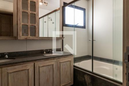 Apartamento à venda com 220m², 3 quartos e 4 vagasBanheiro da Suíte 1