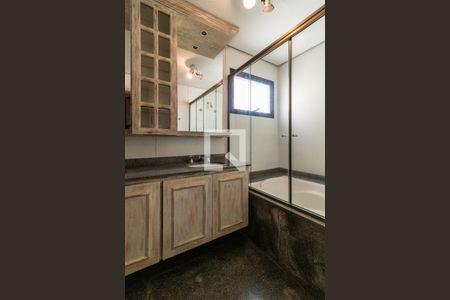 Apartamento à venda com 220m², 3 quartos e 4 vagasBanheiro da Suíte 1