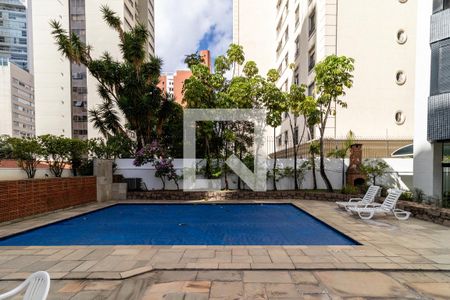 Apartamento à venda com 220m², 3 quartos e 4 vagasÁrea comum - Piscina